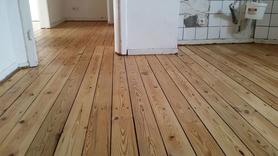 Professionelle Renovierung und Versiegelung von 50 Jahre alten Holzdielen in Bochum-Bild-01
