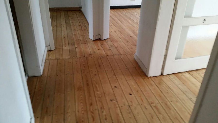 Professionelle Renovierung und Versiegelung von 50 Jahre alten Holzdielen in Bochum-Bild-07
