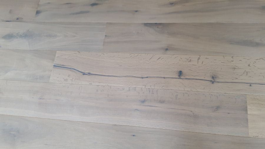Fachgerechte Verlegung geräucherter Landhausdielen, weiß geölt für ein exklusives Finish-bild-03