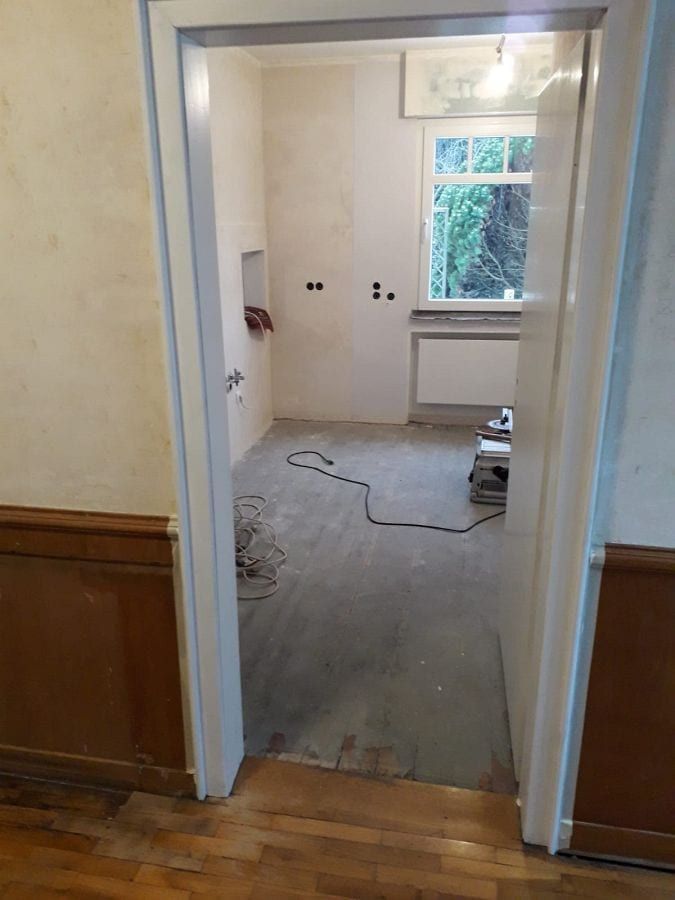 Professionelle Parkett-Aufarbeitung: Eiche Massivparkett und Holzdielen geschliffen, antikfarbig geölt und lackiert-07