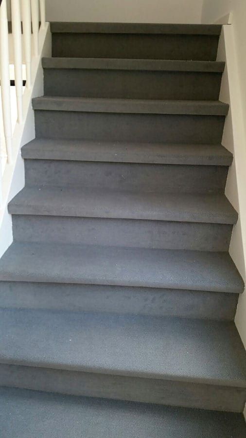 Erneuern einer alten Holztreppe mit einem hochwertigen Textilbelag