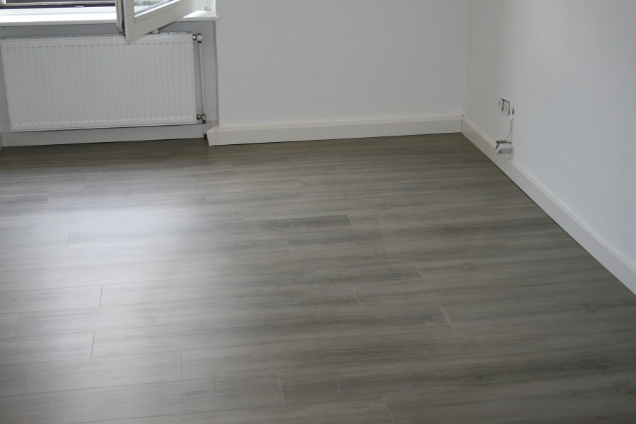 Laminatboden durch Designvinylbelag ersetzt Bild 01