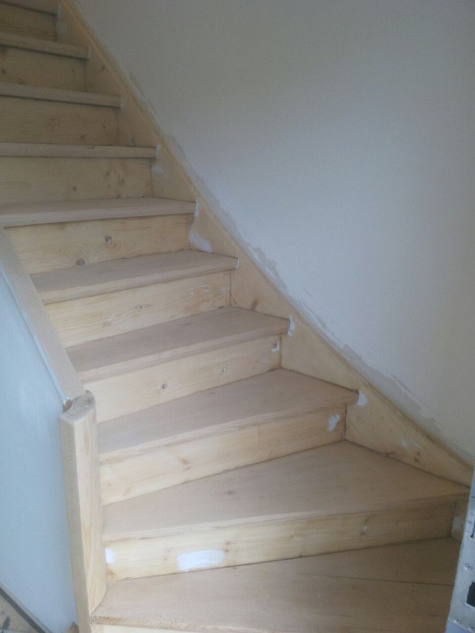 Aufarbeitung einer alten Holztreppe