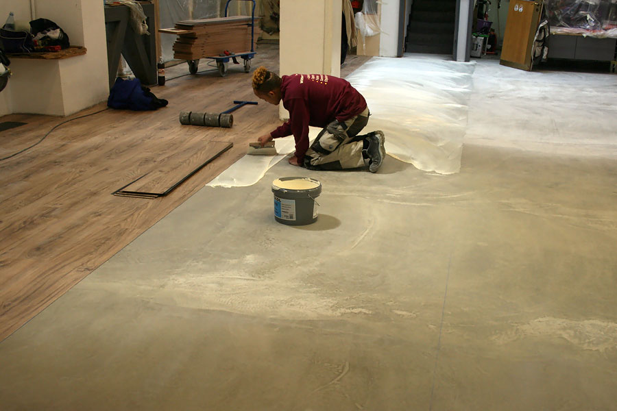 Fußbodenerneuerung 350m² Fahrradladen Bochum: Von der Untergrundvorbereitung bis zum fertigen PVC-Designbelag 7