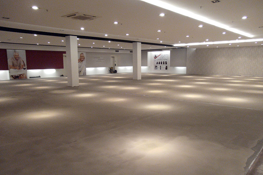 Großflächensanierung 3000m²: Verlegung von Designboden nach Wasserschaden in Duisburg-04