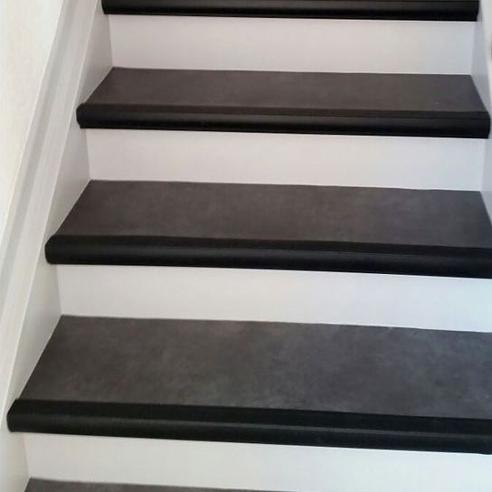 Treppenhaus-Sanierung mit robusten Stufenbelägen