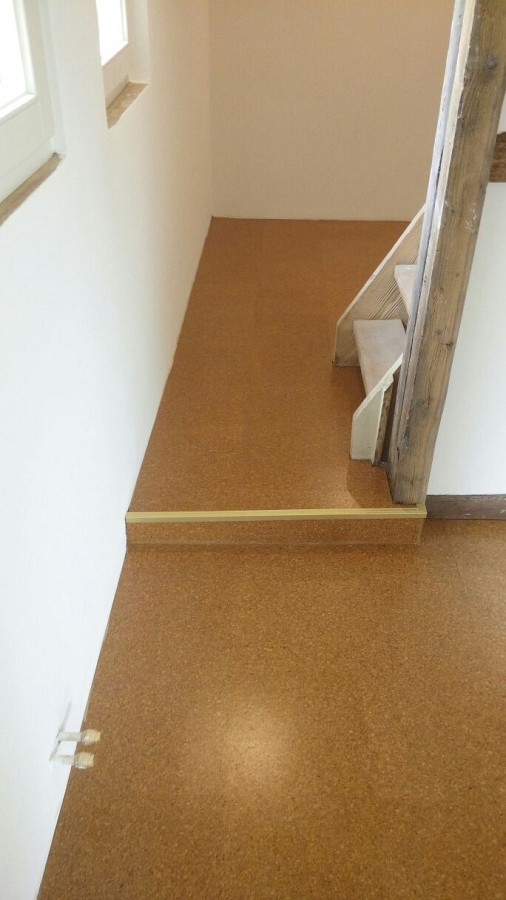 Detail der Bodenverlegung an Schwellen und Kanten