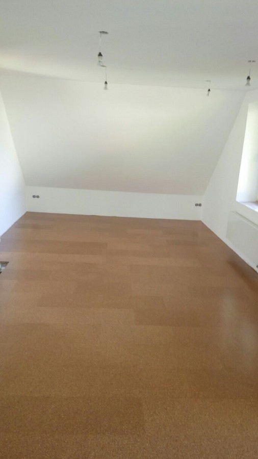 risch versiegelter Bodenbelag für natürliche Optik.