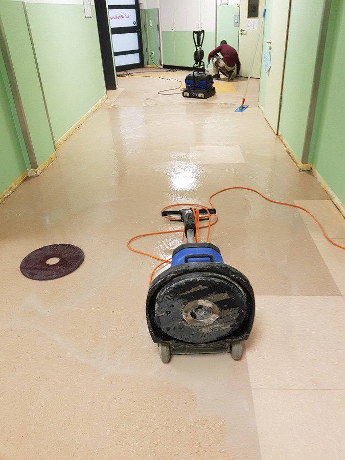 Entfernung alter Bodenbeläge im gewerblichen Bereich