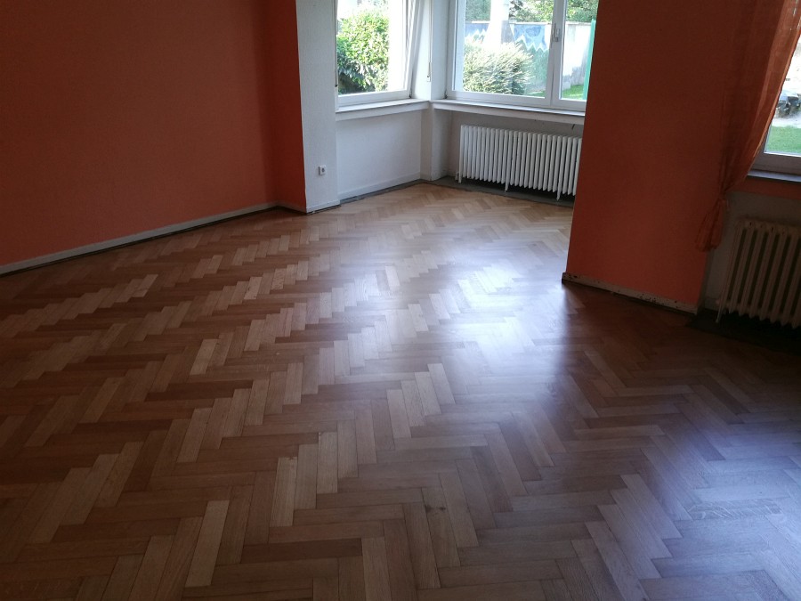 Historisches Eichenparkett geschliffen und neu mit hochstrapazierfähigem 2K Parkettlack versiegelt