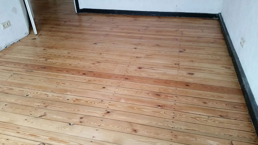 Professionelle Renovierung und Versiegelung von 50 Jahre alten Holzdielen in Bochum-Bild-08