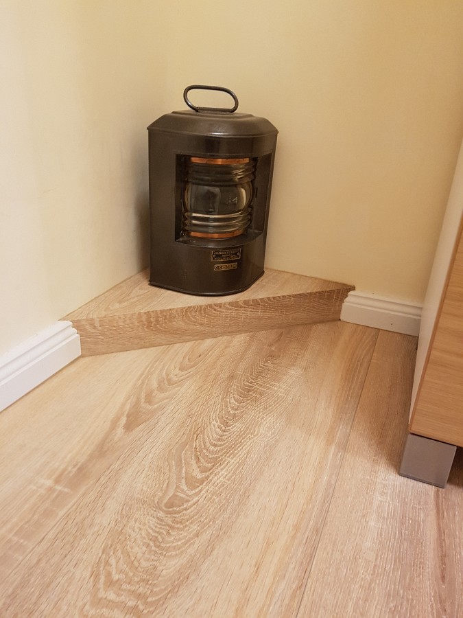 Nachhaltige Bodenlösung: Verlegung eines PVC-freien und ökologischen Designbelags-03