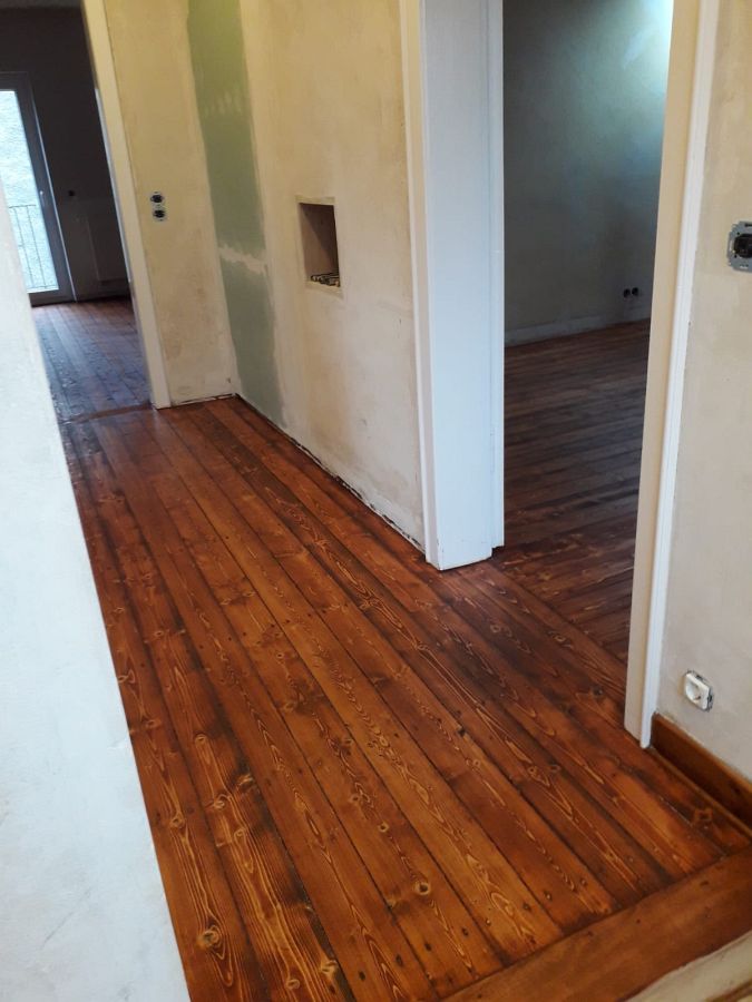 Professionelle Parkett-Aufarbeitung: Eiche Massivparkett und Holzdielen geschliffen, antikfarbig geölt und lackiert-12