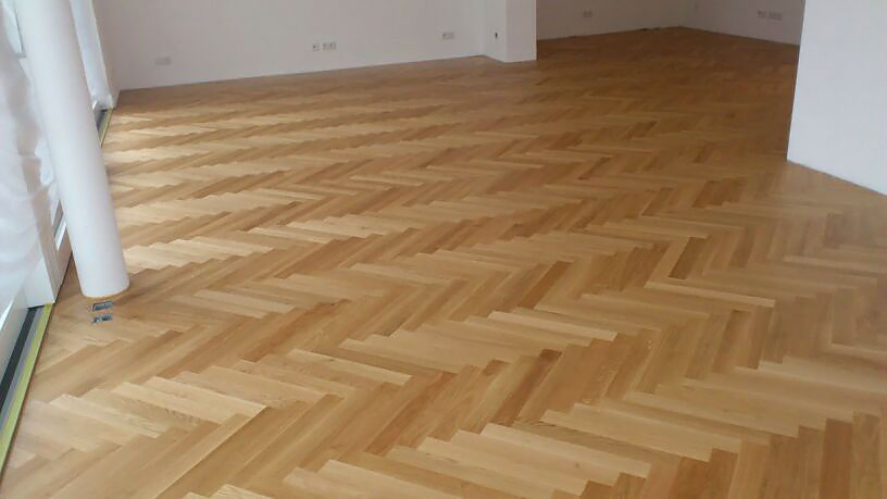 Renovierung im Privathaushalt – Parkett in Fischgrätmuster Eiche Natur geölt