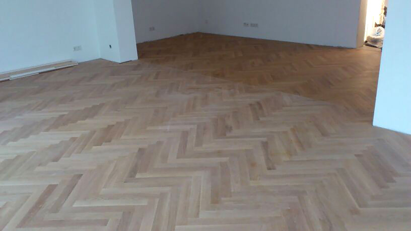Renovierung im Privathaushalt – Parkett in Fischgrätmuster Eiche Natur geölt