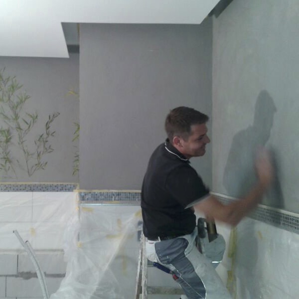 Badezimmergestaltung mit modernen Wandtechniken