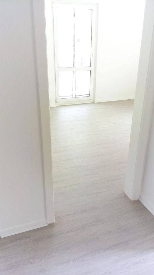 anierung von altem Steinholzestrich durch modernen Vinyl-Designklickbelag-07