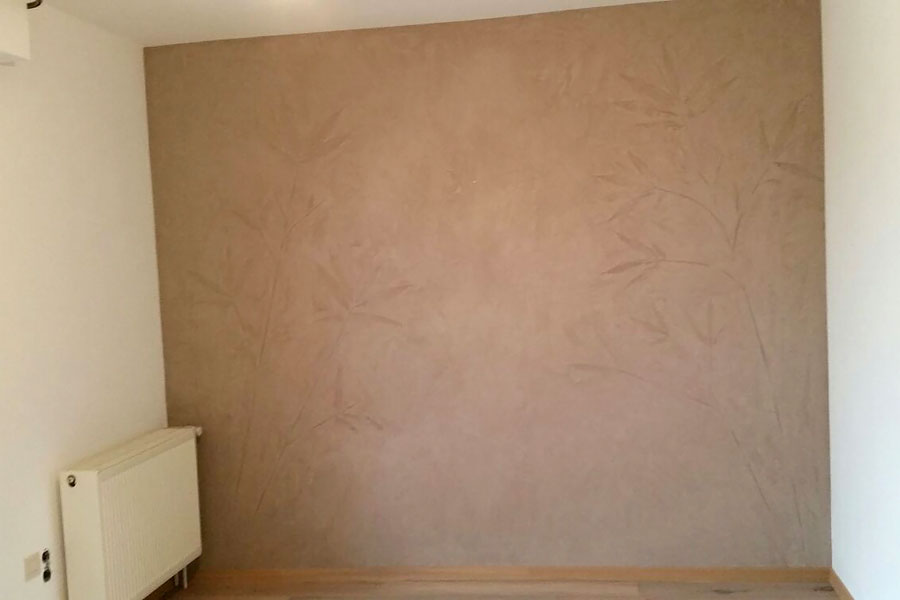 Renovierung eines Wohn-/Esszimmers mit biologischen Farben/Kalkputz und gealterter Landhausdiele