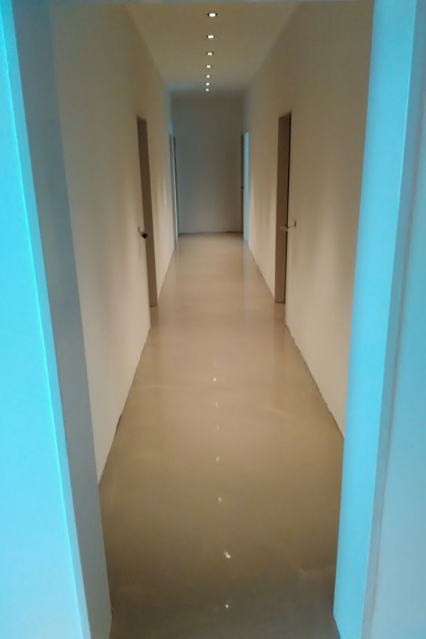 Komplette Wohnraum-Modernisierung: 150m² Designboden in Holzoptik inklusive Dekorfußleisten-bild-07