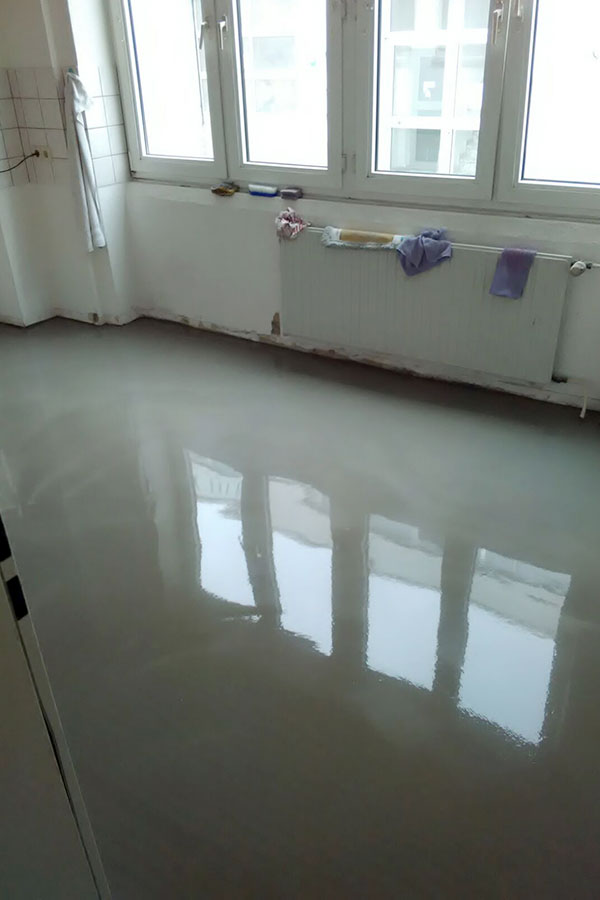 Komplette Wohnraum-Modernisierung: 150m² Designboden in Holzoptik inklusive Dekorfußleisten-bild-08